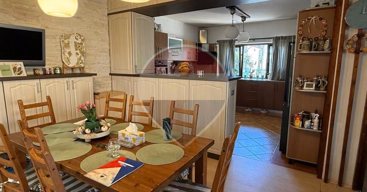 Duplex de vânzare cu 7 camere, mobilat în Popești-Leordeni