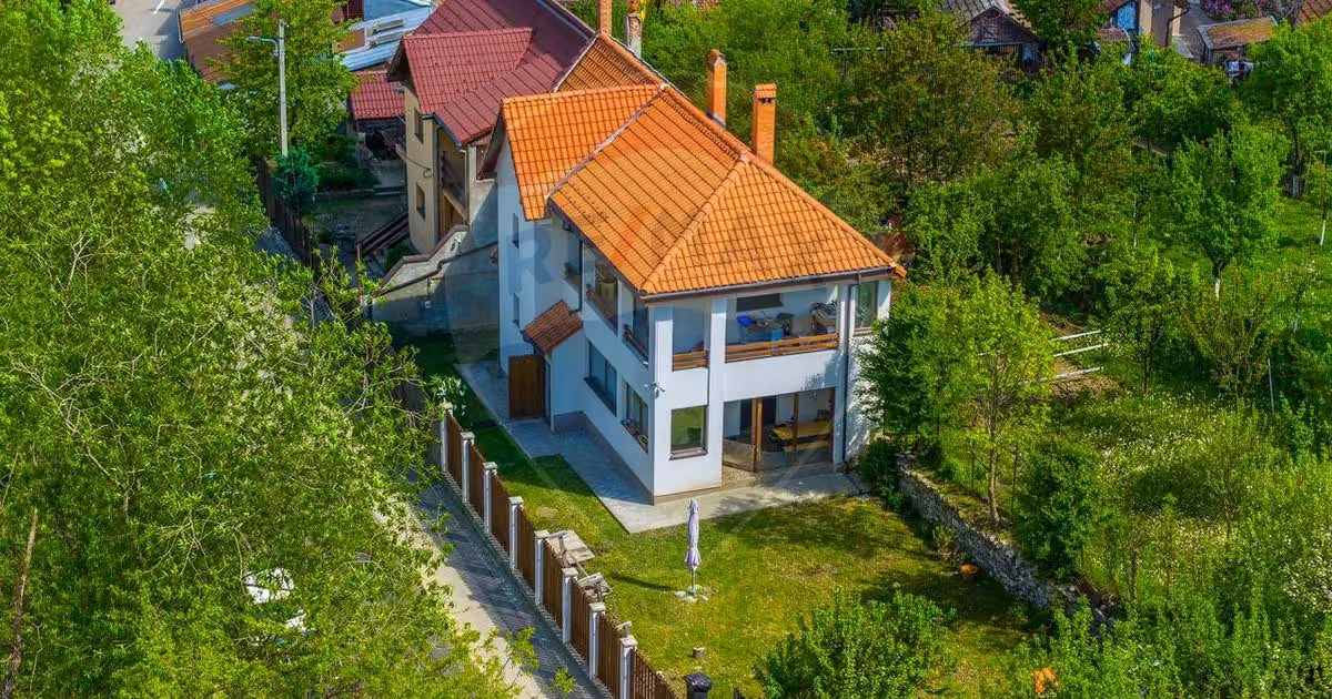 Duplex de vânzare cu 4 camere, mobilat în Săcele
