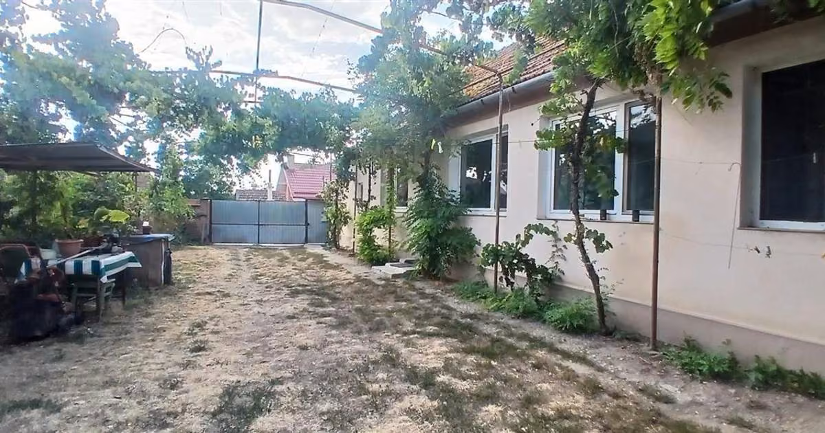 Casă de vânzare cu 3 camere în Girișu de Criș