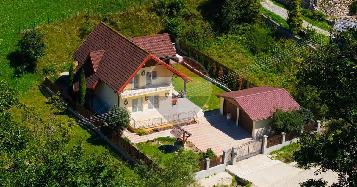Casă individuală de vânzare cu 4 camere în Cheia
