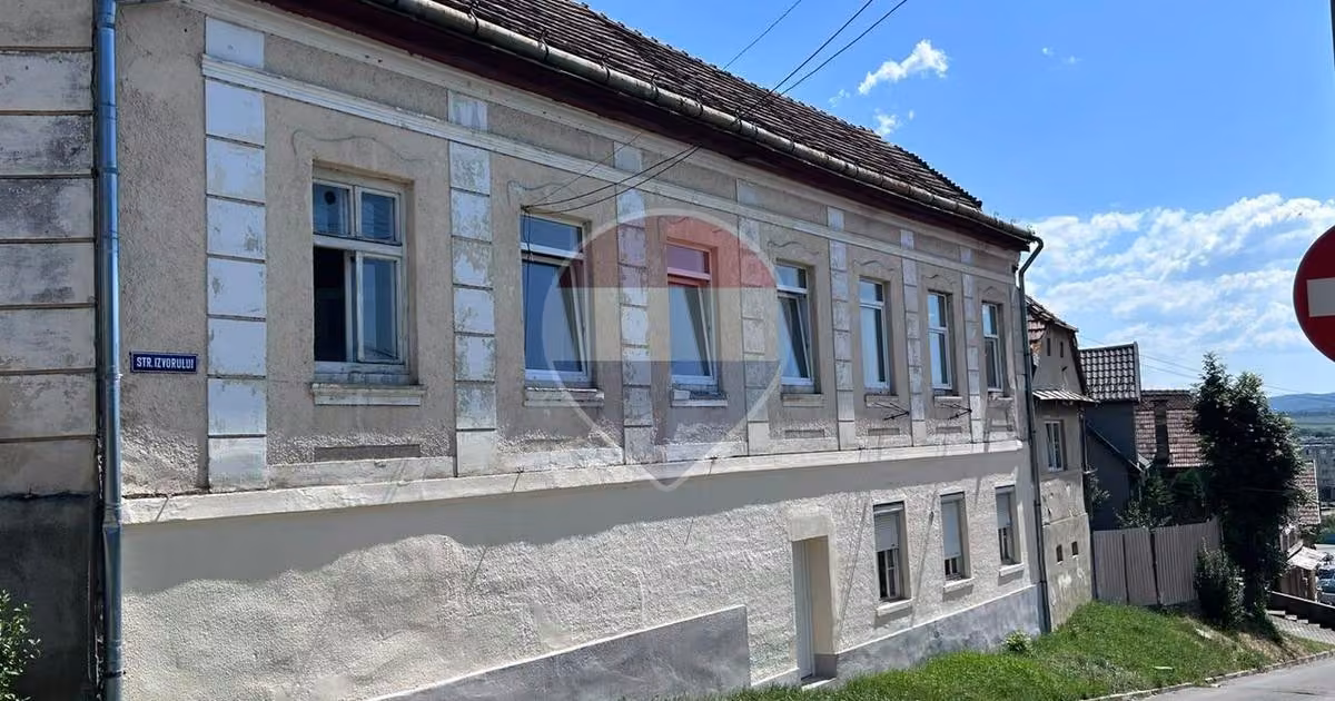 Casă individuală de vânzare cu 3 camere, mobilată în Reghin