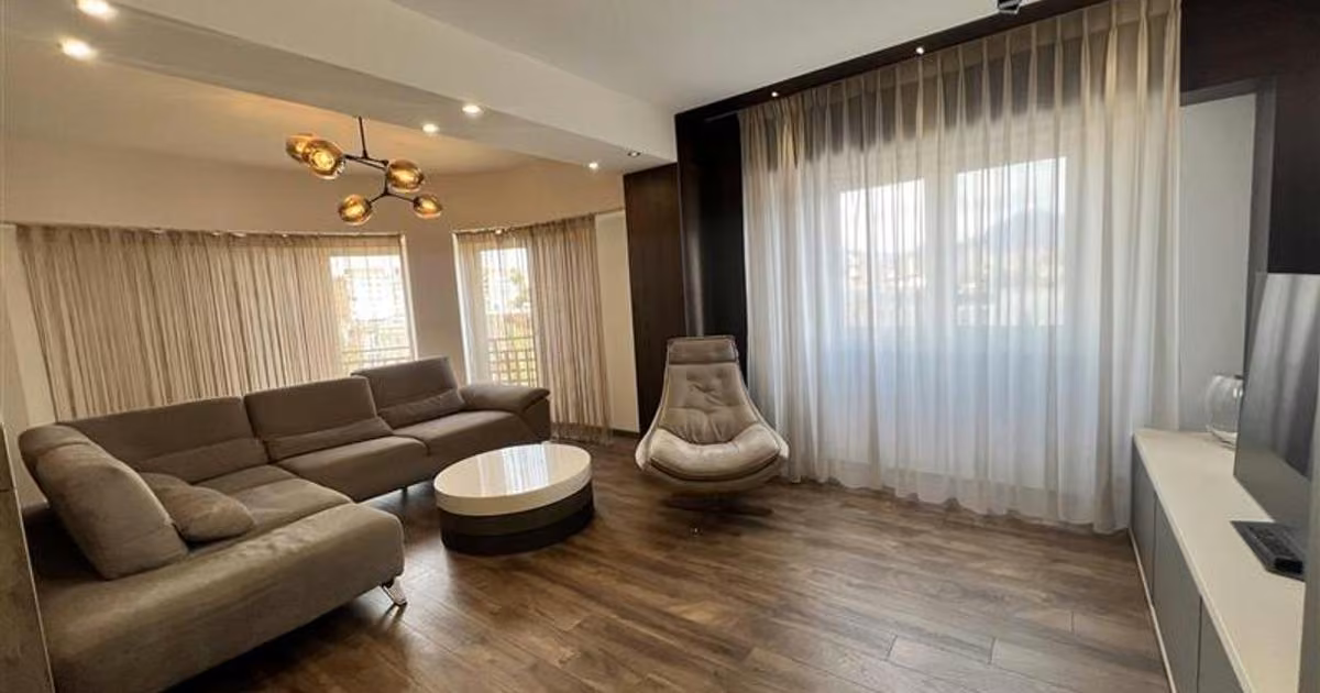 Apartament de vânzare cu 4 camere, mobilat în zona Răcădău, Brașov