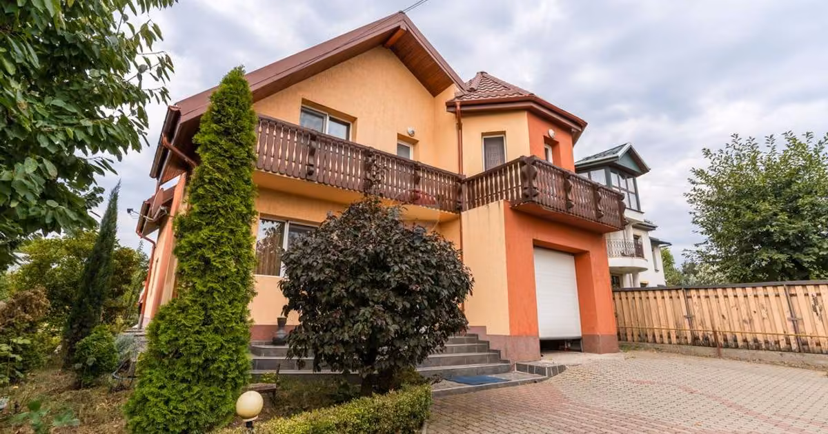 Casă individuală de vânzare cu 5 camere, mobilată în zona Galata, Iași