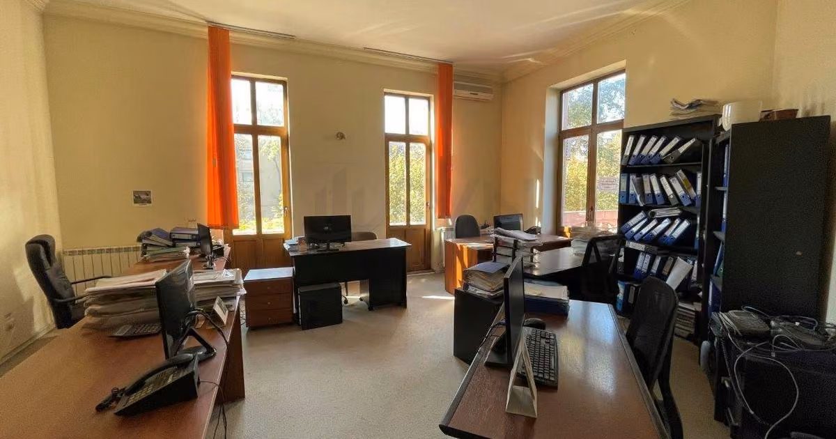 Casă individuală de vânzare cu 16 camere în zona P-ța Romană, Ultracentral