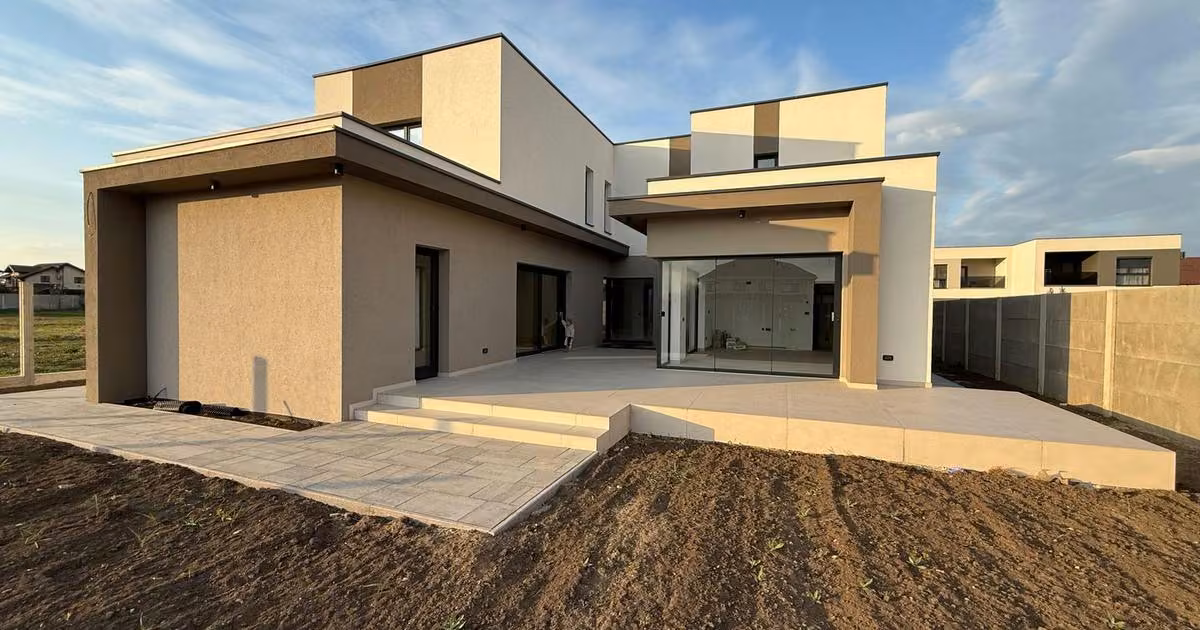 Casă individuală de vânzare cu 5 camere în Dumbrăvița