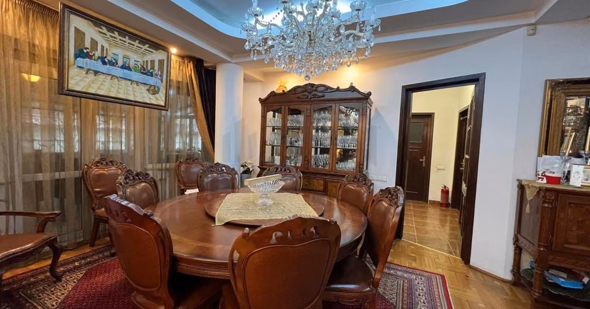 Casă individuală de vânzare cu 8 camere în zona Pipera, Sector 1
