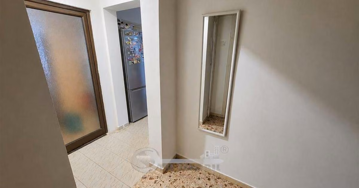 Apartament de vânzare cu 3 camere în zona Mircea cel Bătrân, Iași