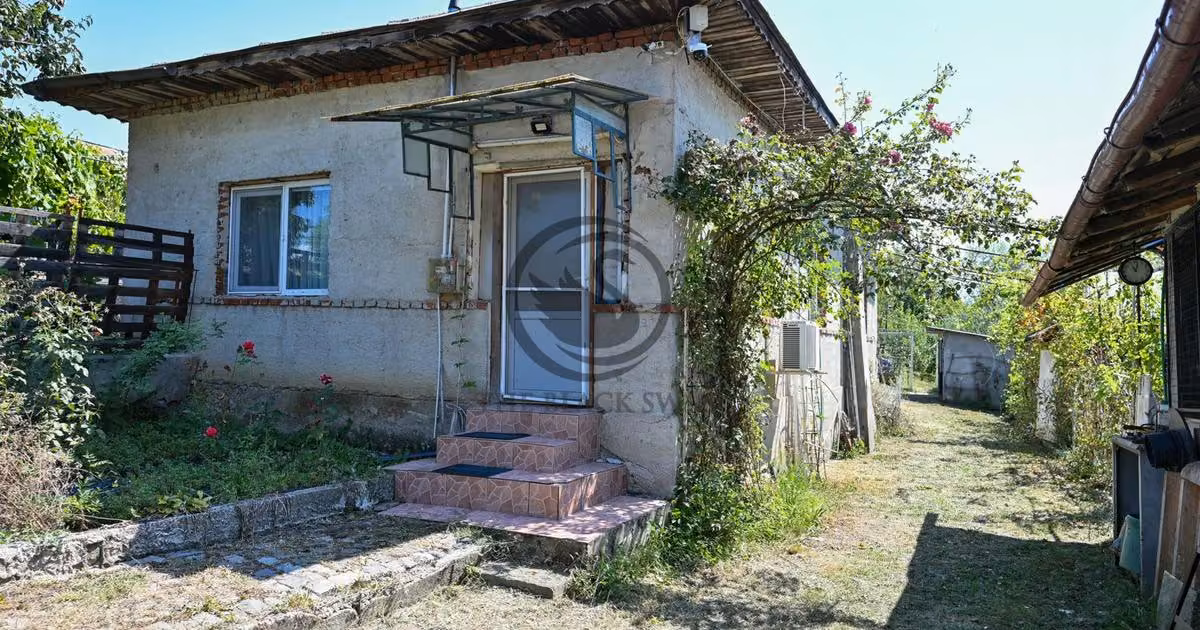 Casă individuală de vânzare cu 2 camere, mobilată în Coada Izvorului