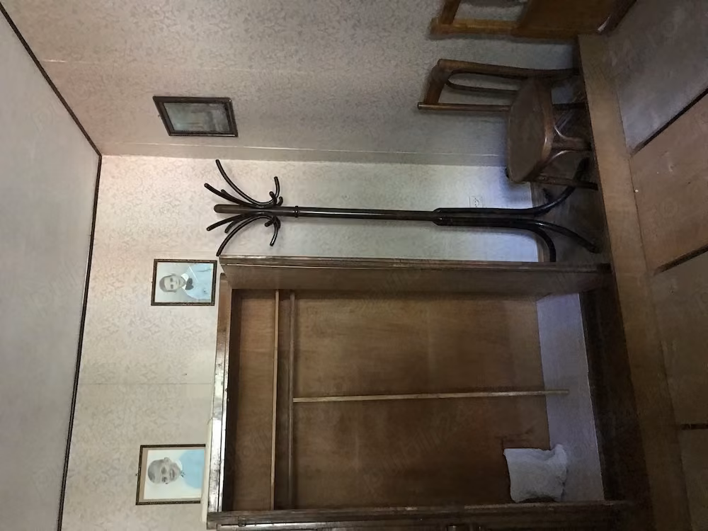 Apartament cu 3 camere decomandat plus pivnita