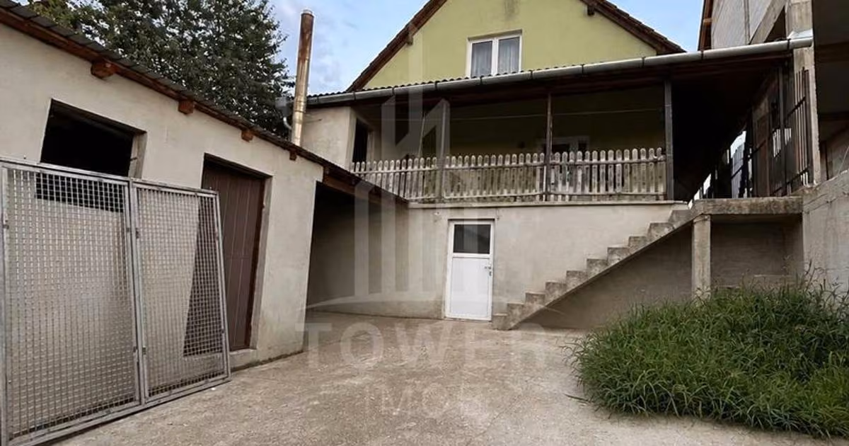Casă individuală de vânzare cu 4 camere, mobilată în Poplaca
