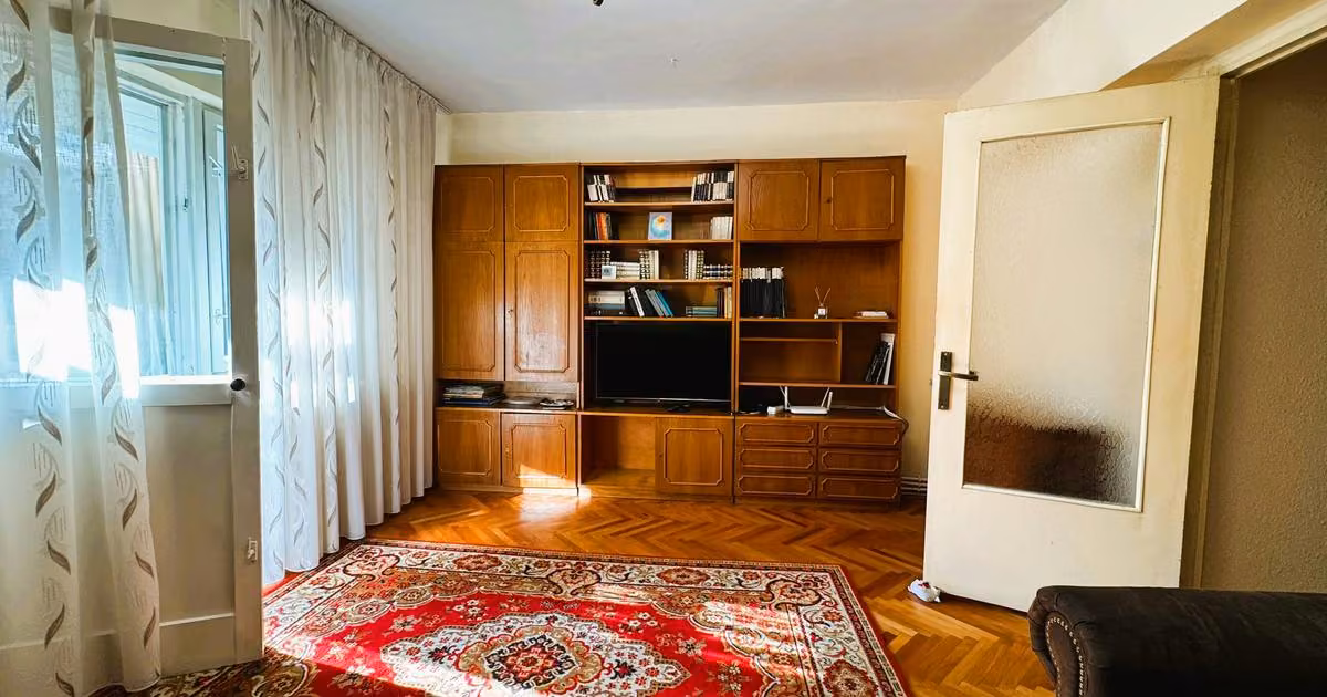 Apartament de vânzare cu 3 camere în zona Podul de Fier, Iași