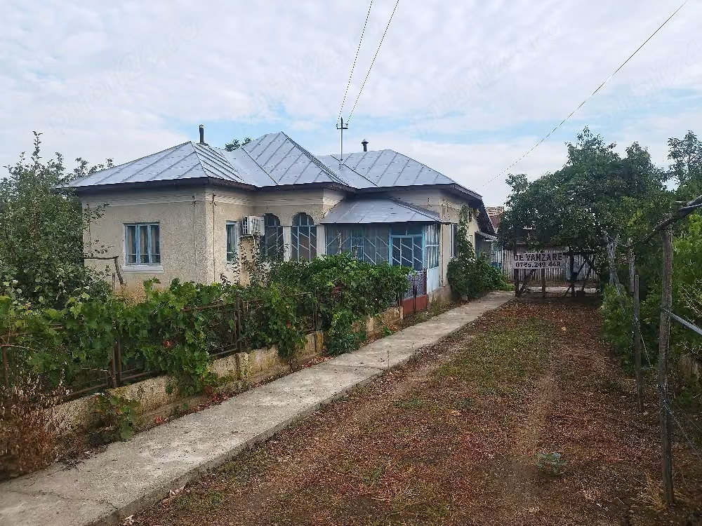 vînd gospodărie țărănească completă