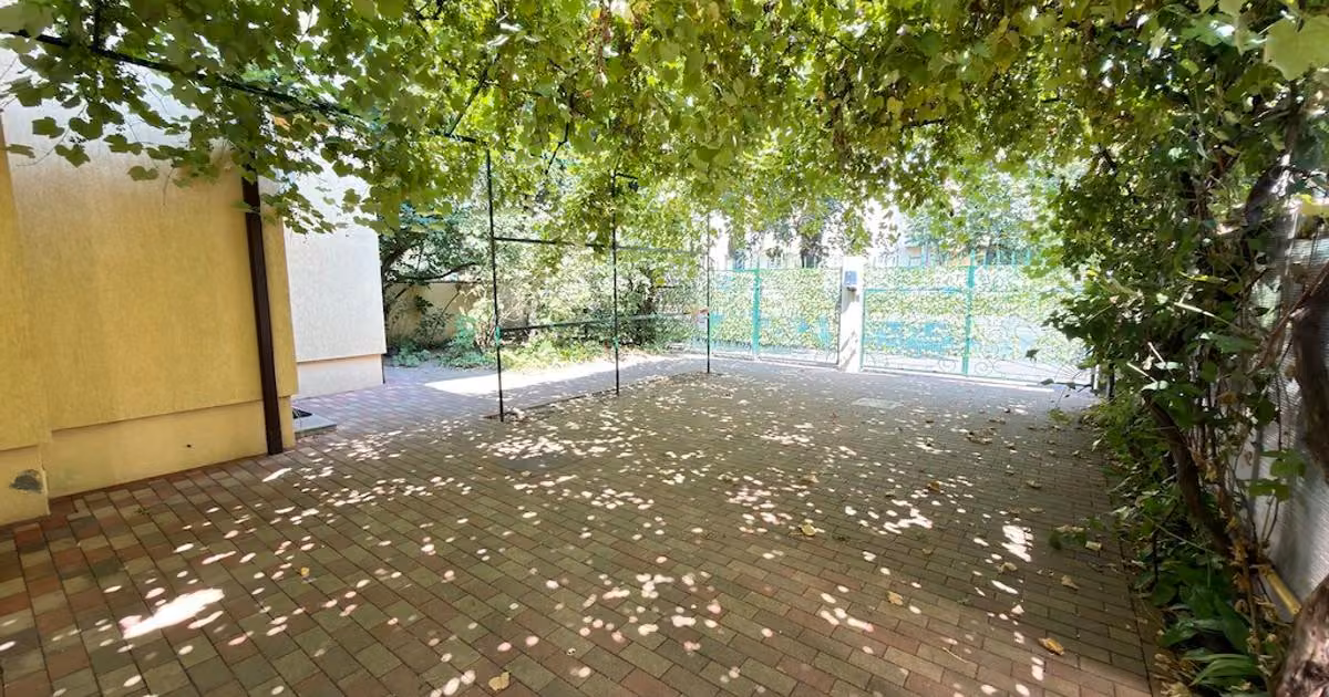 Casă individuală de vânzare cu 5 camere în zona Iancului, Sector 2