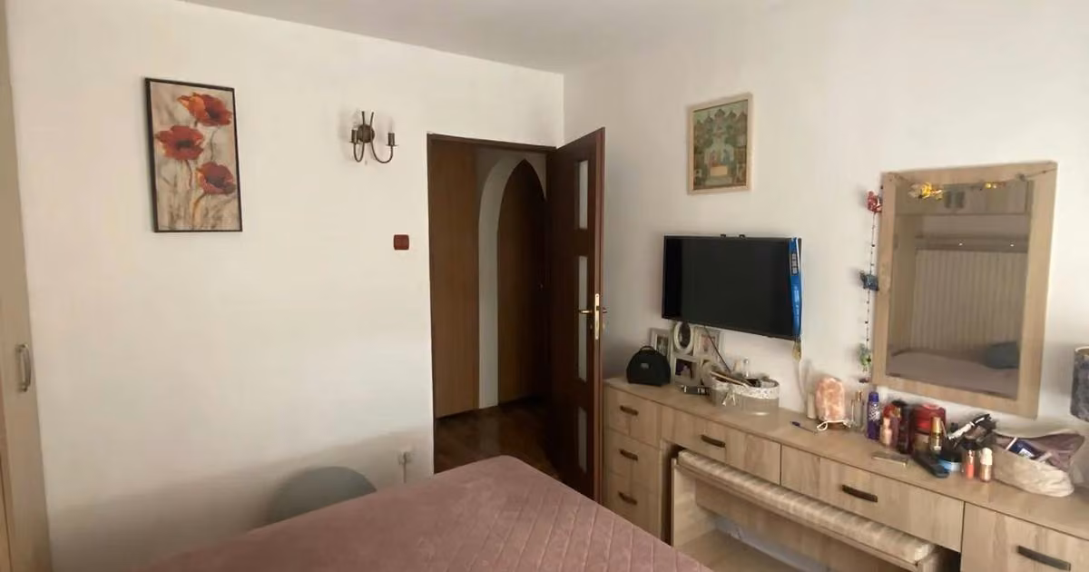Apartament de vânzare cu 3 camere în zona Titan, Sector 3