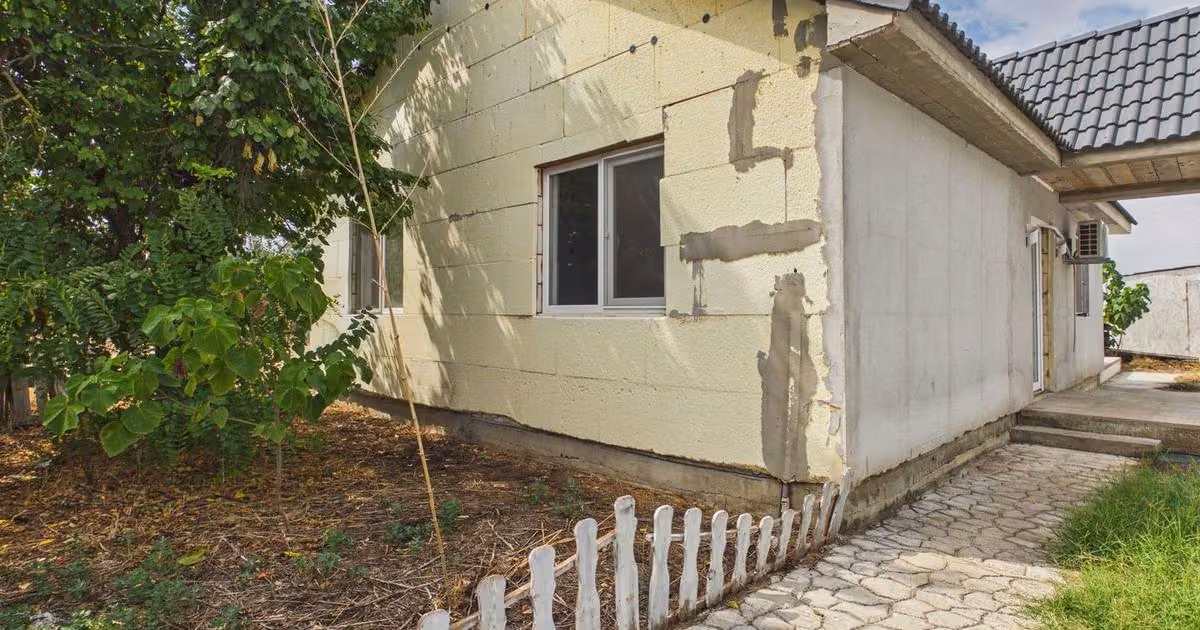 Casă individuală de vânzare cu 3 camere în Sântana