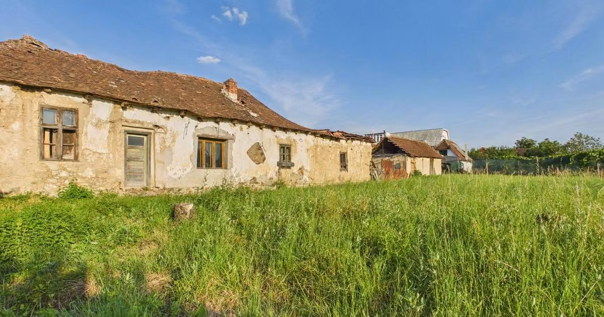 Casă individuală de vânzare cu 4 camere în Dezna