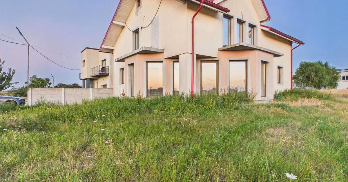 Casă individuală de vânzare cu 6 camere în Sânandrei