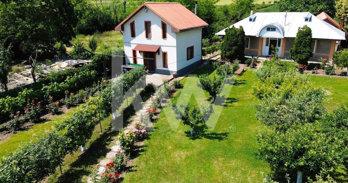 Casă individuală de vânzare cu 5 camere, mobilată în Cârja