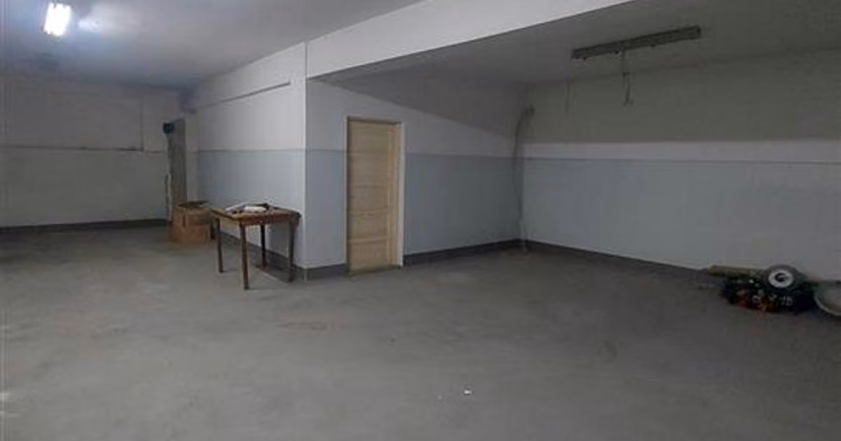 Spațiu industrial de vânzare de 800 mp, în Ineu