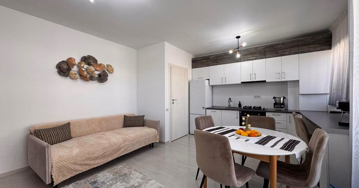 Apartament de vânzare cu 3 camere, mobilat în Sânpetru