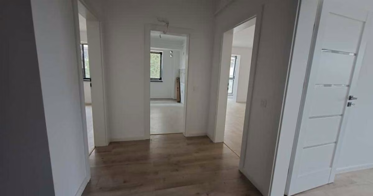 Apartament de vânzare cu 3 camere în Valea Lupului