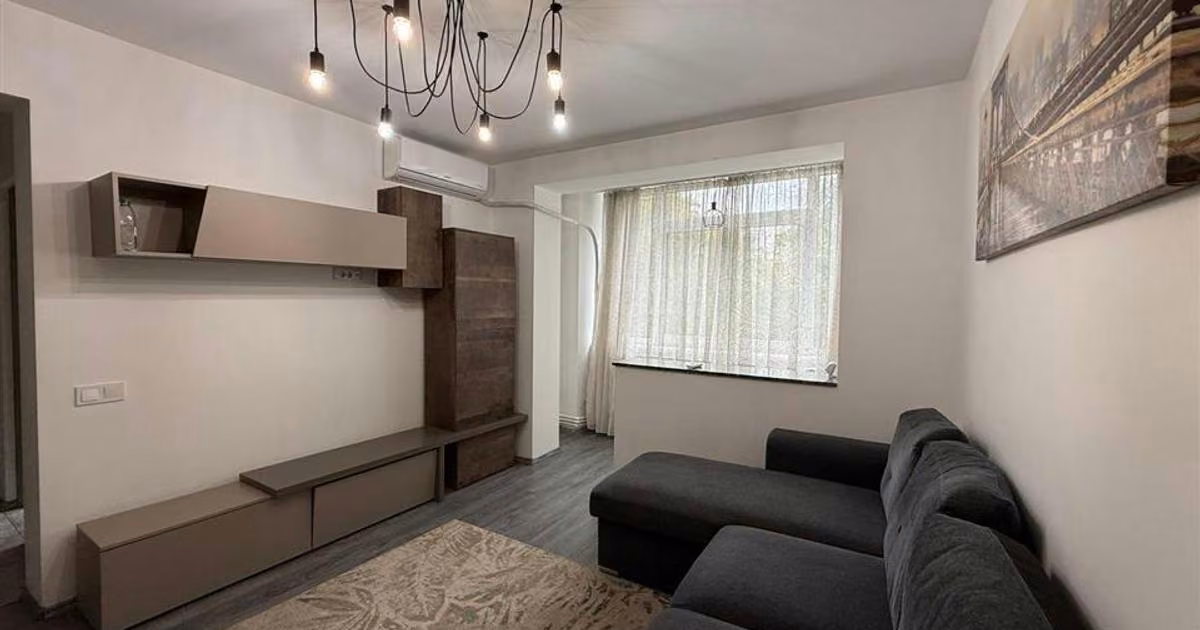 Apartament de vânzare cu 3 camere în zona Podu Roș, Iași