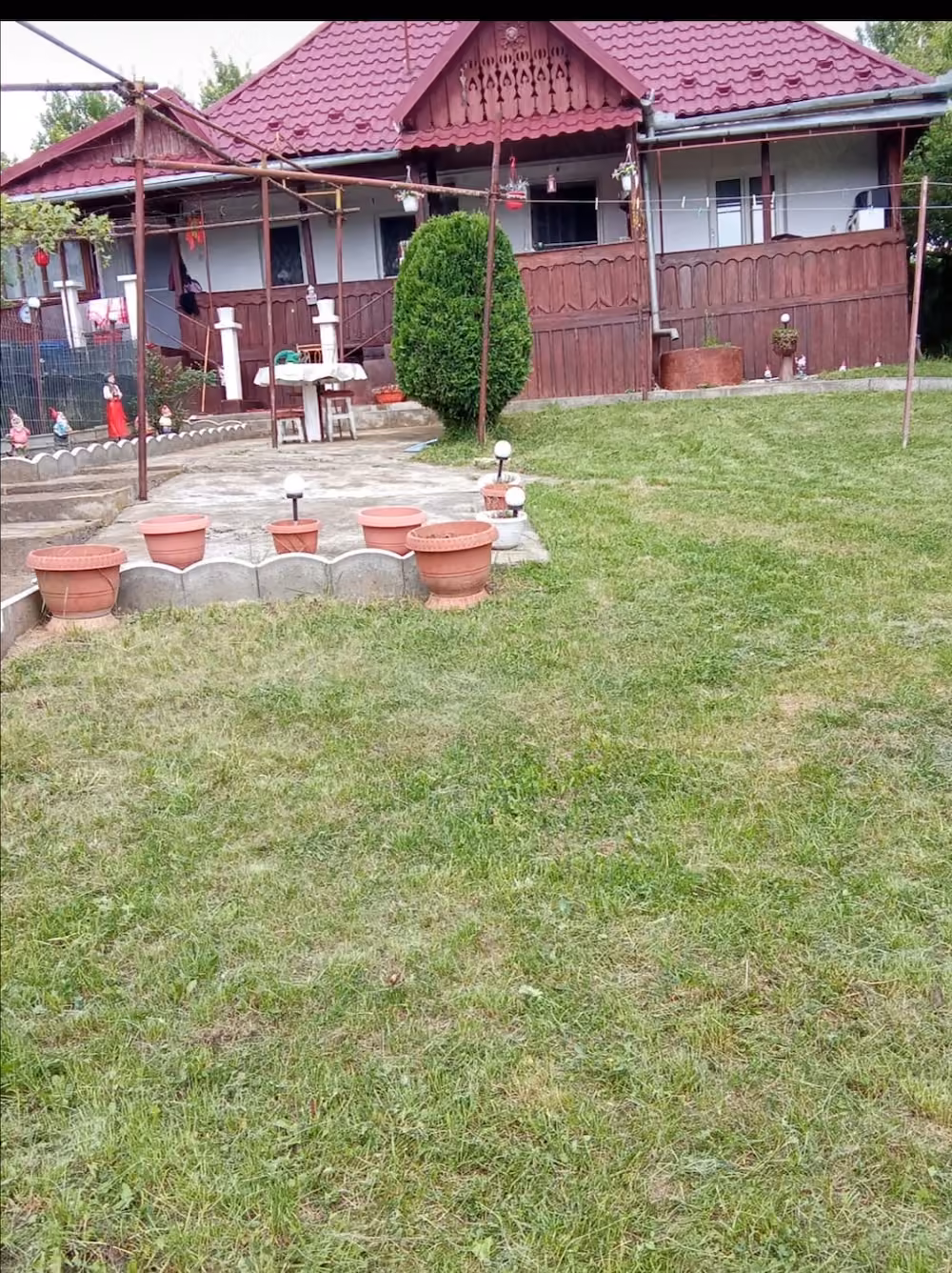 Casa de vinzare cu 2 terenuri construibile