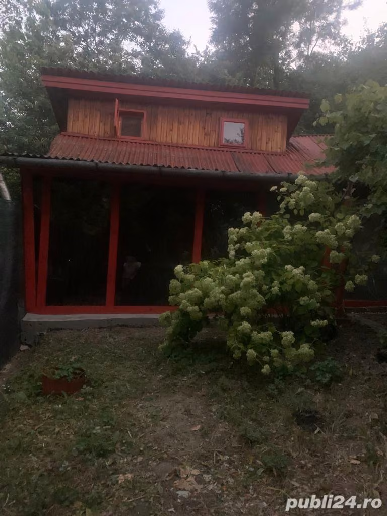 Vând casă tip cabană