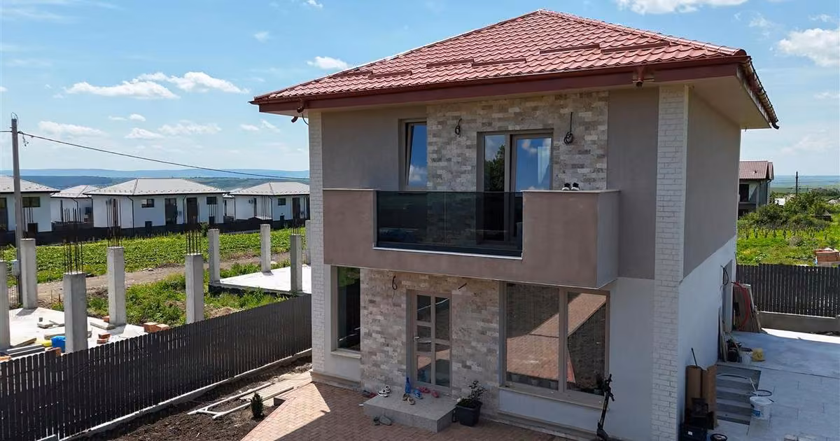 Casă individuală de vânzare cu 4 camere în Valea Lupului