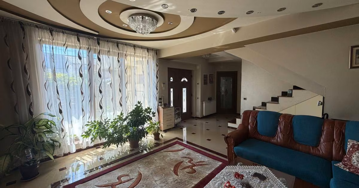 Casă individuală de vânzare cu 6 camere, mobilată în zona Sălaj, Sector 5