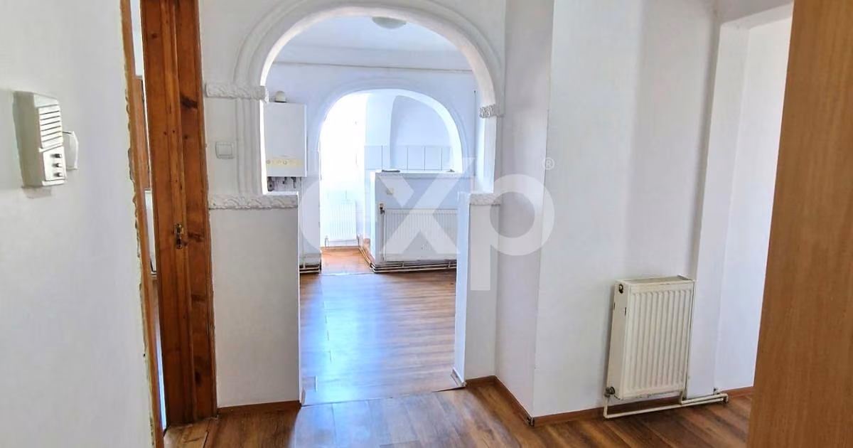 Apartament de vânzare cu 3 camere în zona Micro 4, Târgoviște