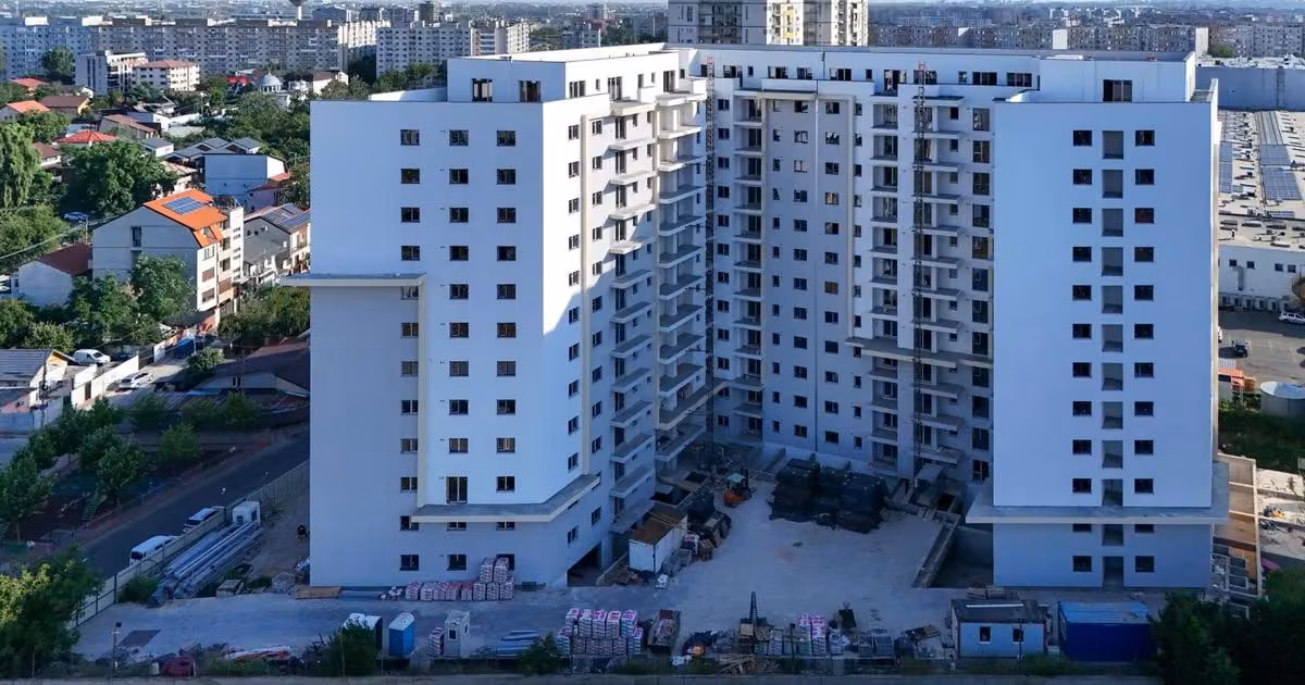Apartament de vânzare cu 3 camere în zona Titan, Sector 3