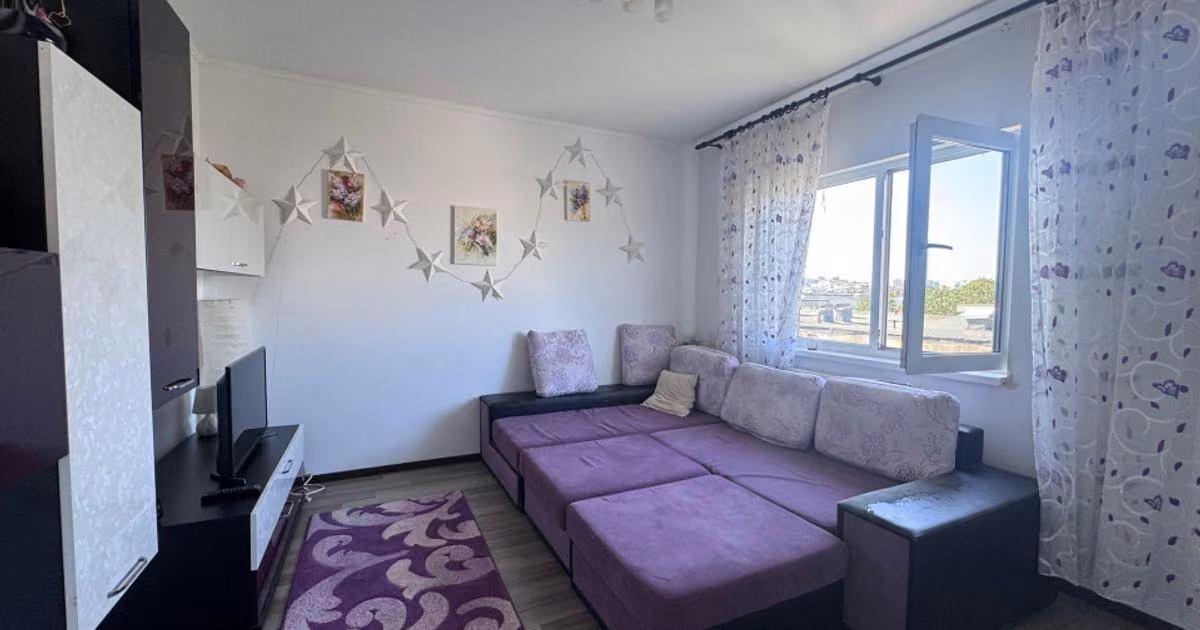 Apartament de vânzare cu 3 camere, mobilat în zona Poarta 6, Constanța