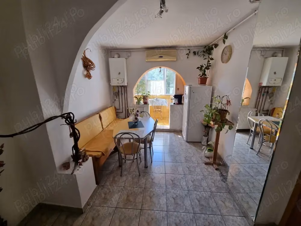 Apartament 3 camere Aradului etaj 3 decomandat wcs amenajat centrala proprie