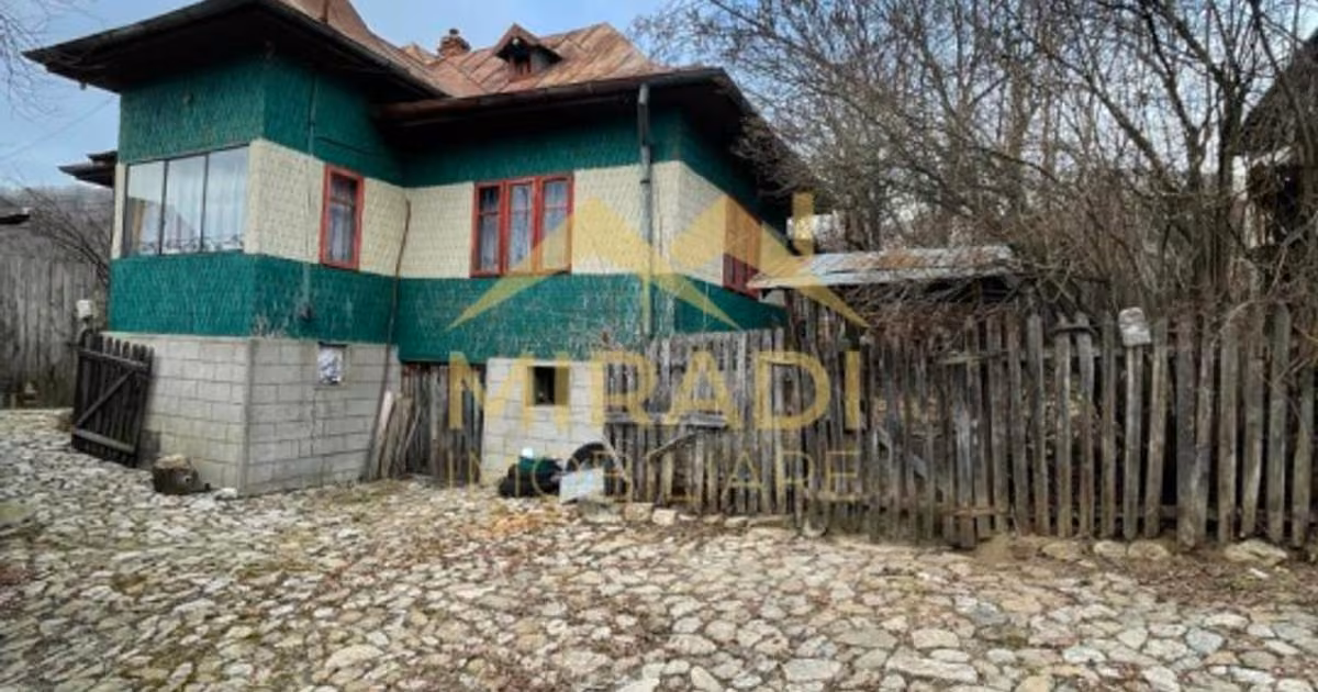 Casă individuală de vânzare cu 5 camere în Adunați