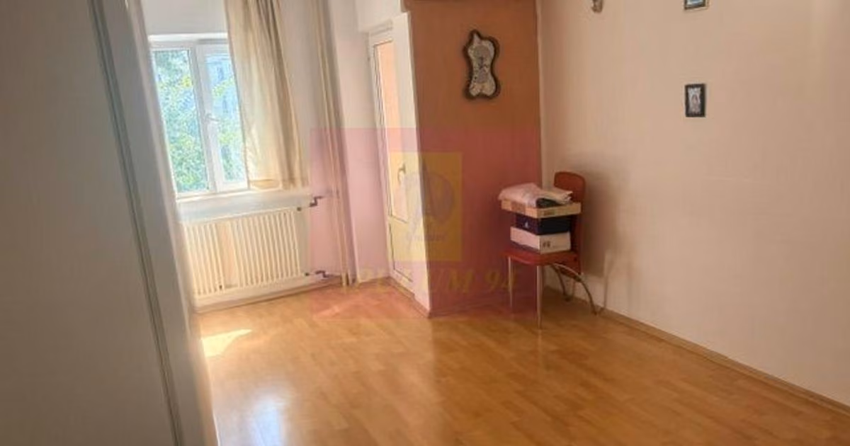 Apartament de vânzare cu 3 camere în zona Drumul Sării, Sector 6