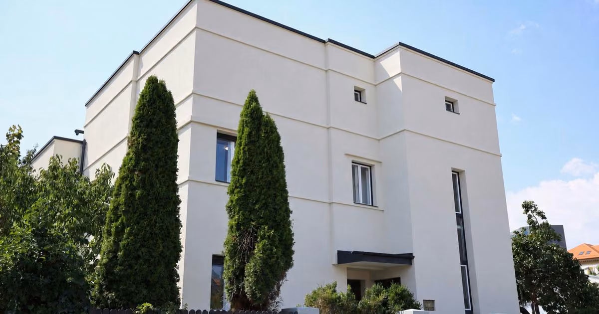 Casă individuală de vânzare cu 12 camere în zona Calea Dumbrăvii, Sibiu