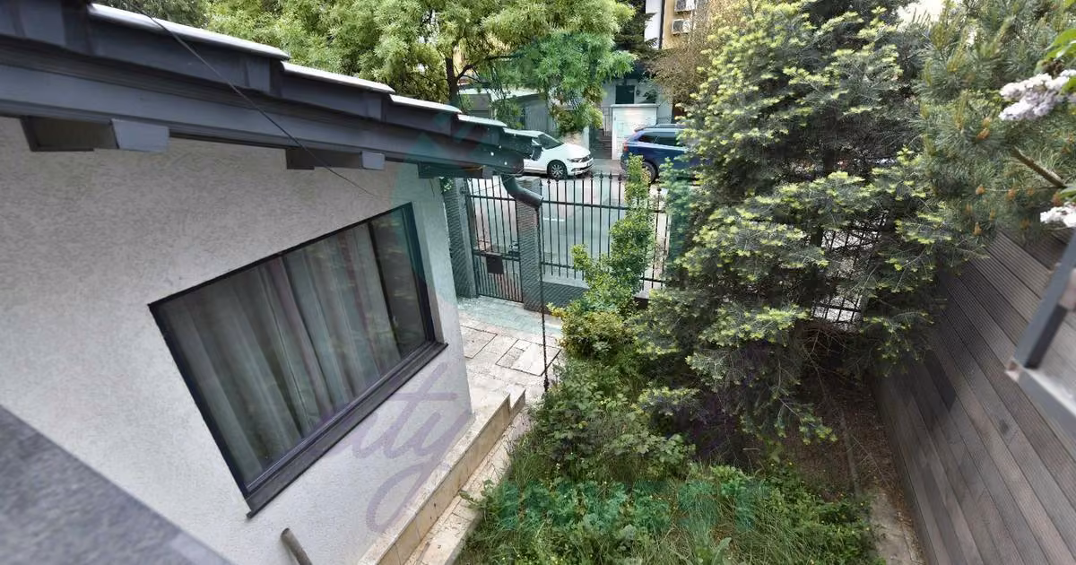 Casă individuală de vânzare cu 4 camere în zona Vatra Luminoasă, Sector 2