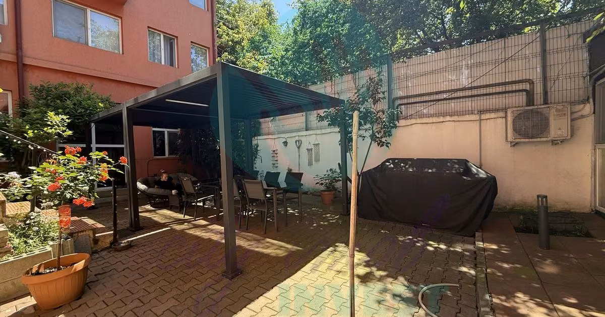 Casă individuală de vânzare cu 10 camere în zona Vatra Luminoasă, Sector 2