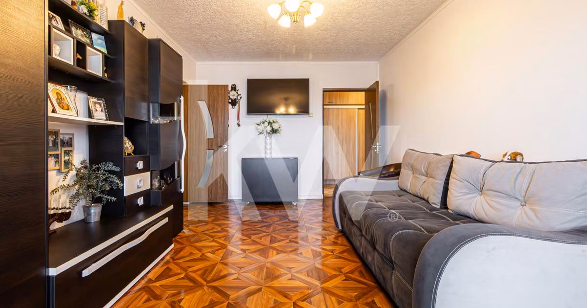 Apartament de vânzare cu 2 camere în zona Tractorul, Brașov