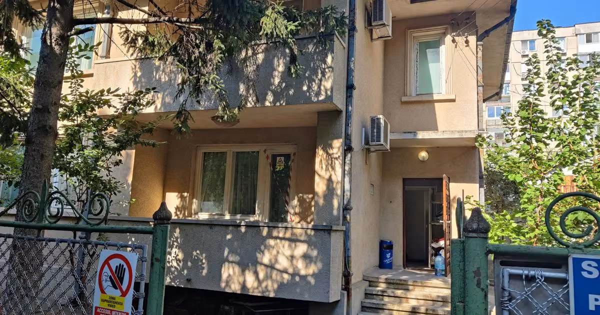 Casă individuală de vânzare cu 6 camere în zona Brâncoveanu, Sector 4