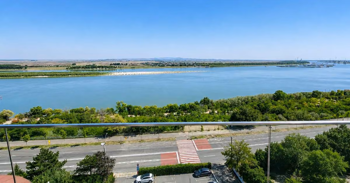 Apartament de vânzare cu 3 camere în zona Faleză, Galați