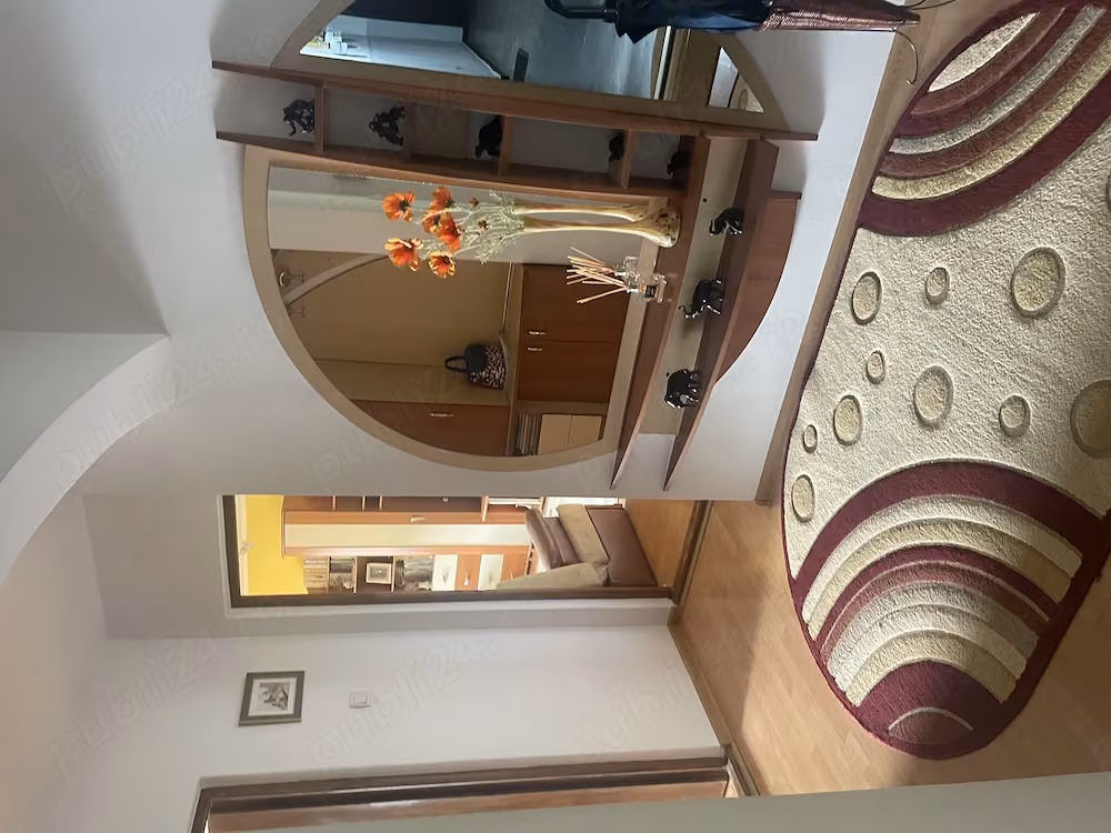 Apartament cu trei camere și garaj