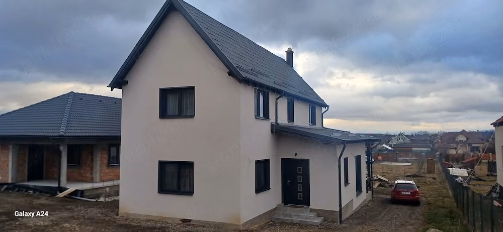 Casă nouă de vânzare