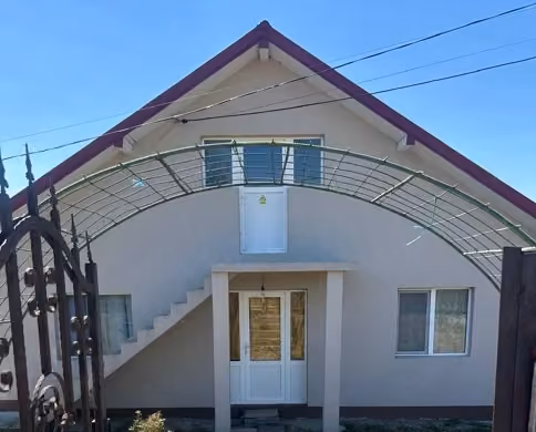 Casă individuală 110 mp utili + teren 964 mp | Ciurea, Iași | terasă, beci, livadă