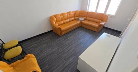 Apartament Titan