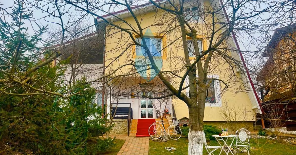 Casă de vânzare cu 5 camere în zona Bucium, Iași