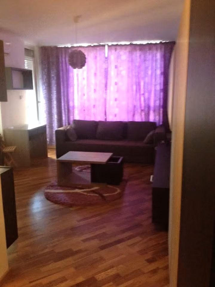 Închiriez apartament