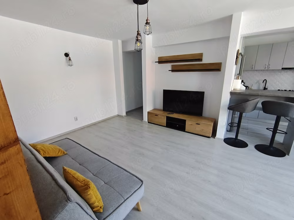 Închiriez apartament spațios și luminos, situat la etaj 4 într-un imobil construit recent