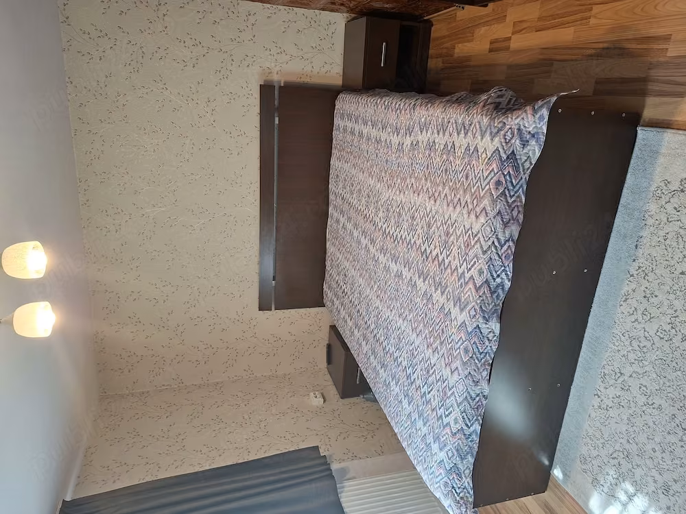 vand casa cu 4 cmere din caramida zona centrala